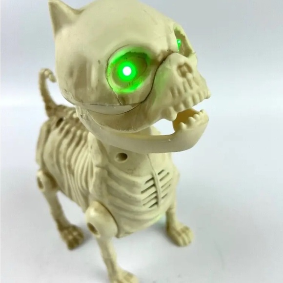 NWT hard to find (new) Spooky Village Animated Animal Skeleton - dog - Picture 4 of 5